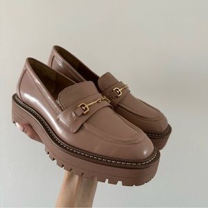 Sam Eldeman lug loafers